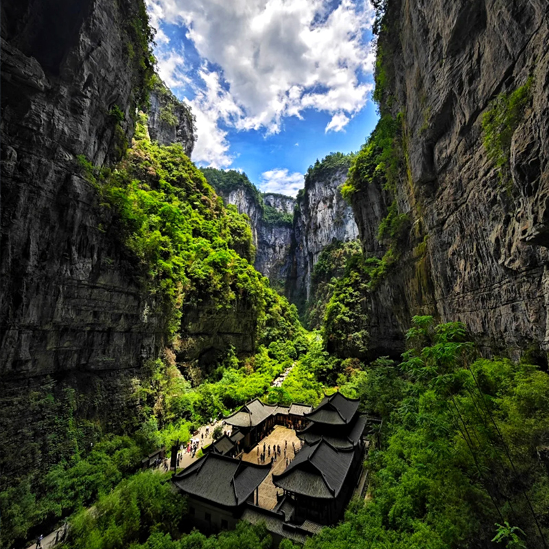 （國(guó)旅自組）【奇幻巴渝】重慶燙火鍋、洪崖洞、武隆天生三橋、仙女山雙飛五天游